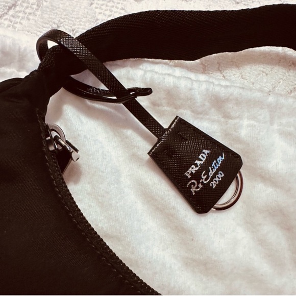 Prada | Handbag | Re-Nylon Prada Re-Edition 2000 Mini Bag - Picture 4 of 14